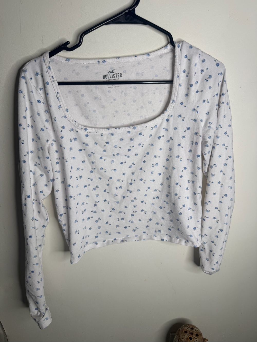 Hollister White Long-Sleeve Cropped Top with Blue Floral Print